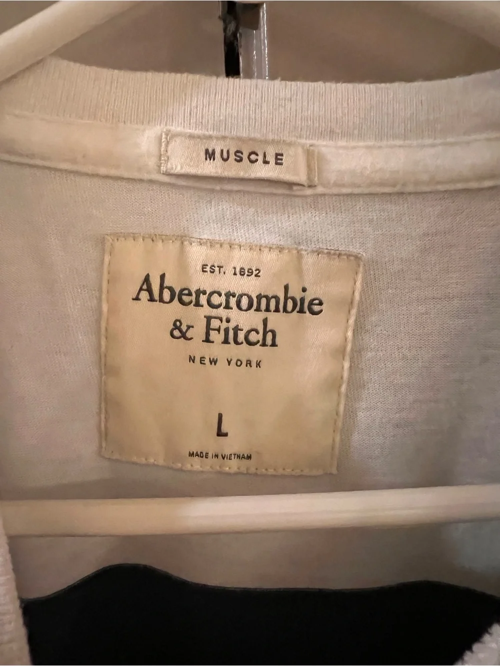 Abercrombie & Fitch Men's White and Navy Striped Crewneck Sweater